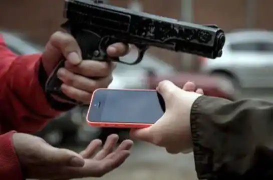 Le robaron el celular “por culpa de Macri”: mirá lo que le escribió el ladrón 