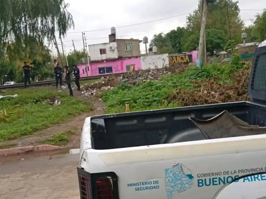 Investigan el hallazgo de un feto sin vida junto a las vías del tren San Martín en José C. Paz. FOTO: Infobae