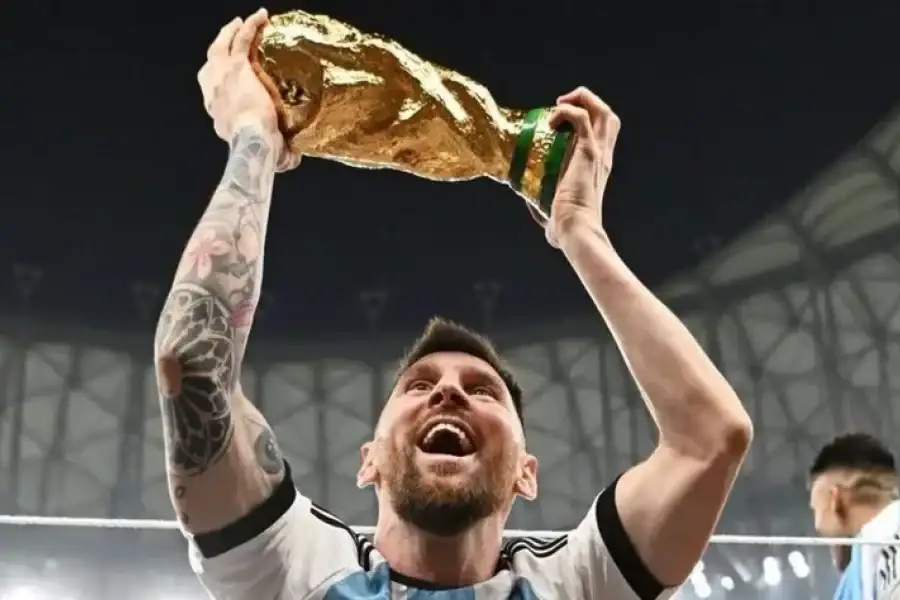 lionel-messi-campeon-mundo-qatar-2022-seleccion-argentina.webp