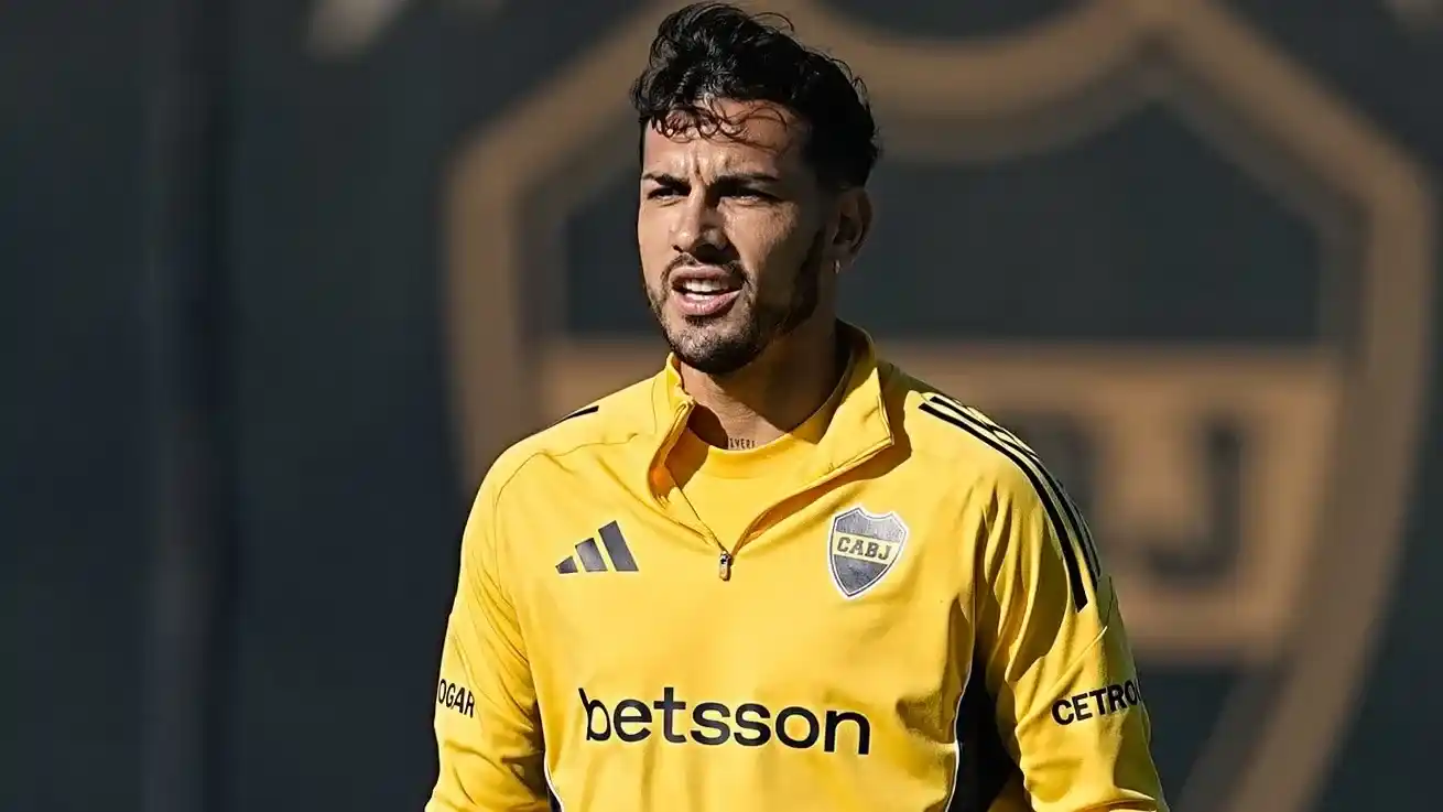 Paredes guía a Boca desde el mediocampo.