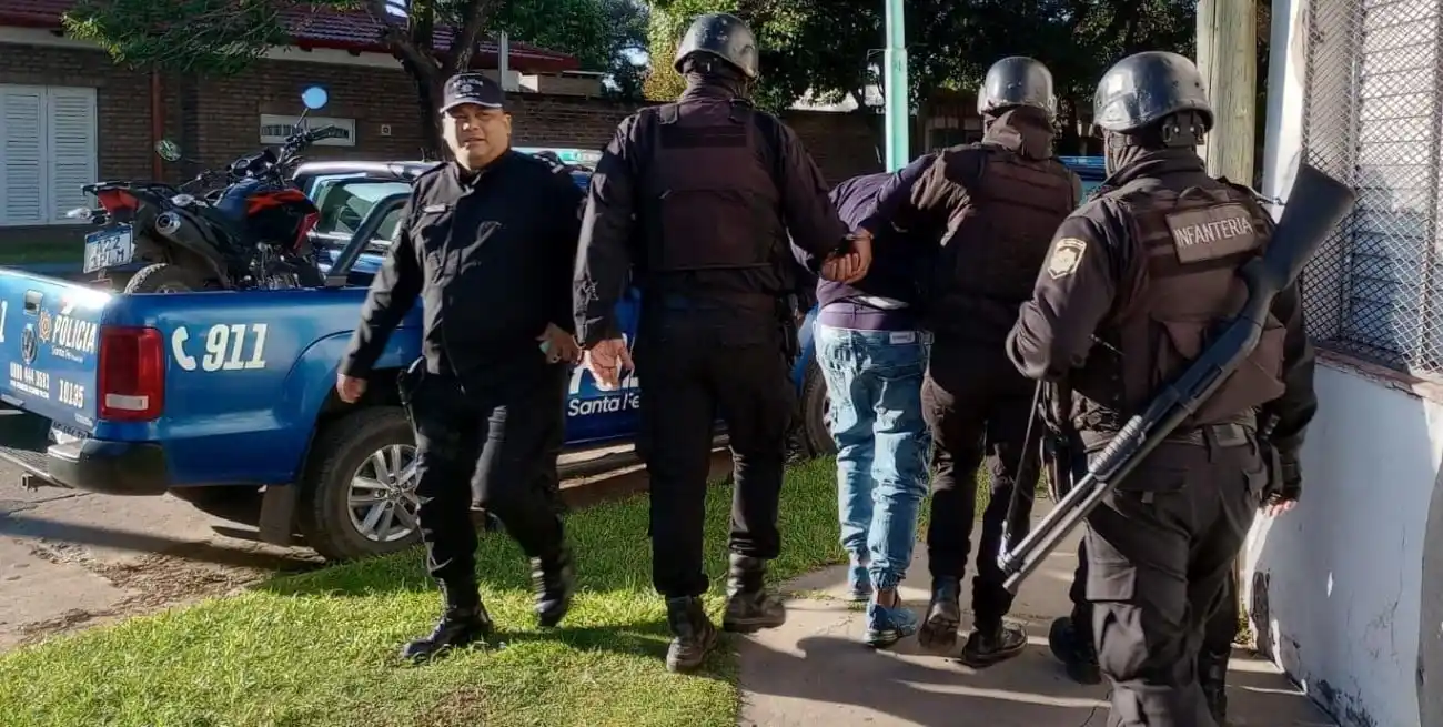 Los agentes trasladaron al implicado a sede policial.