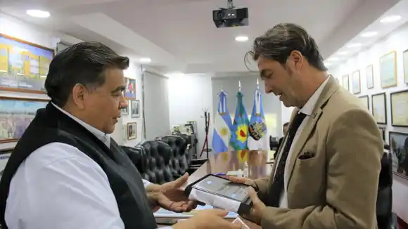 Piden declarar “Visitante Notable” al doctor Giampiero Finocchiaro por su trayectoria en el ámbito educativo y cultural