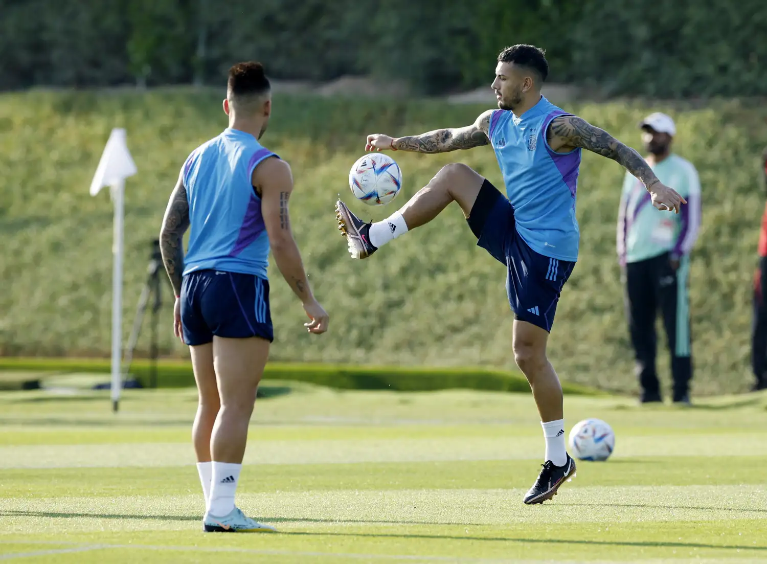 Lautaro Martínez y Leandro Paredes, listos para jugar por primera vez en la Copa del Mundo.