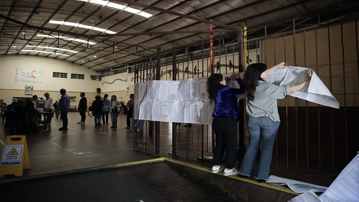 35,8 millones de argentinos definen el destino de su país: prevén resultado «cerrado» entre Massa y Milei