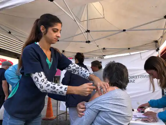 Vacunación antigripal en el centro: gran convocatoria en el inicio de la jornada