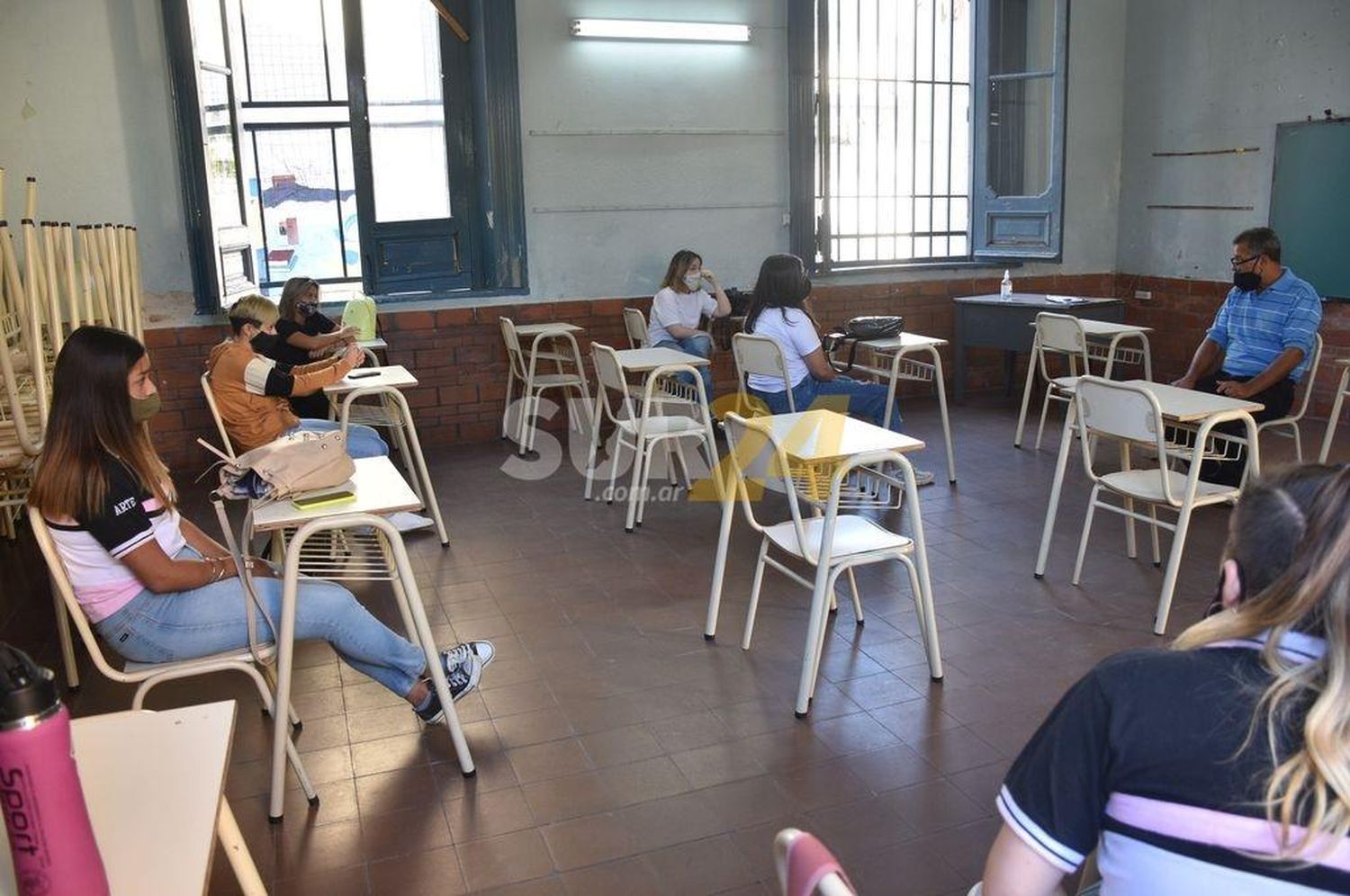 Vuelven las clases presenciales desde agosto, con alternancia y más horas