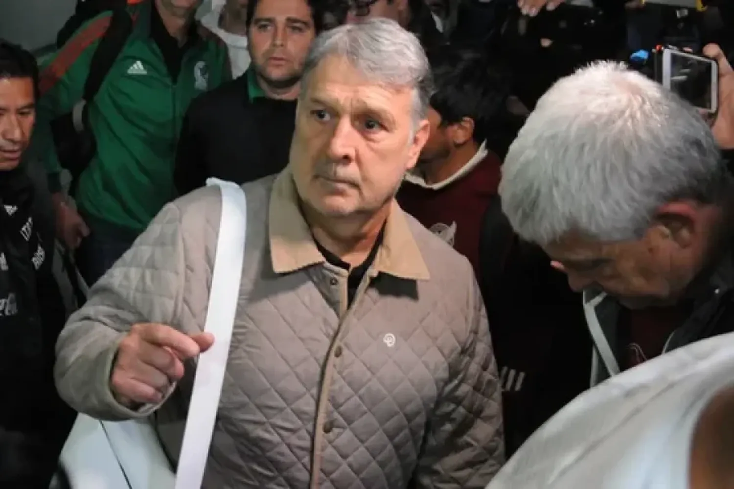 Martino abucheado en su llegada a México