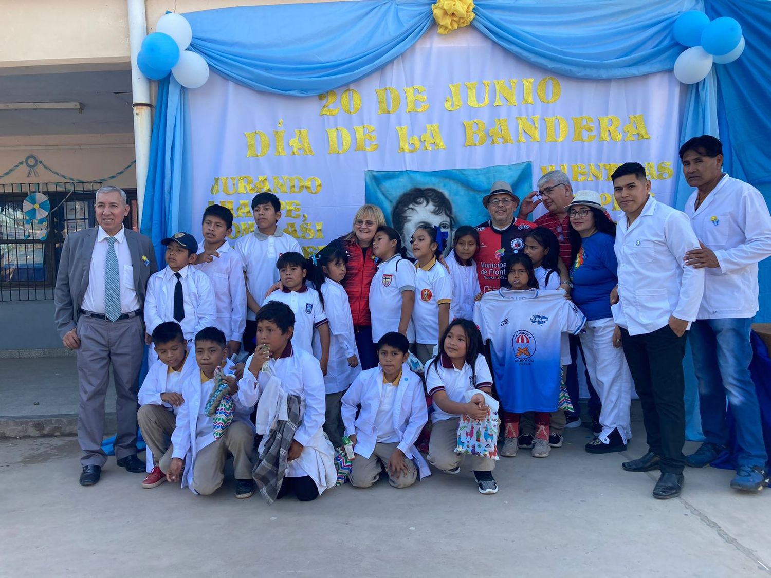 Los alumnos de la Escuela Lapachos II que el mes pasado prometieron lealtad a la bandera