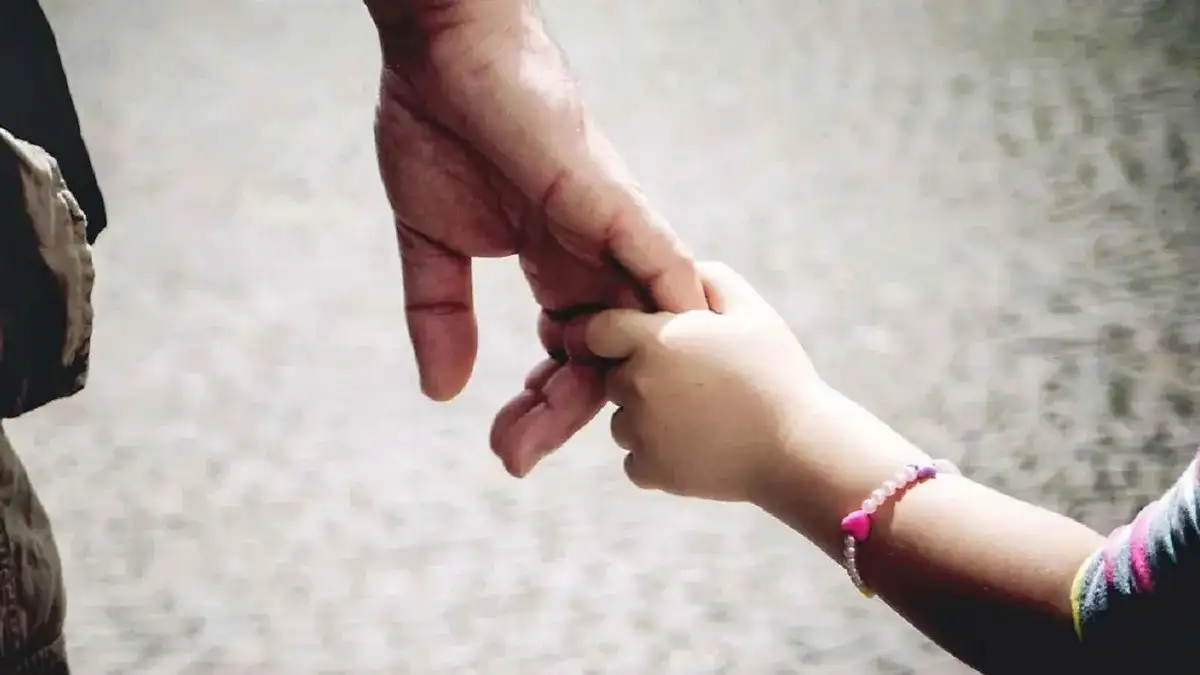 Adopción responsable: buscan familias para brindar amor a dos niños y una adolescente