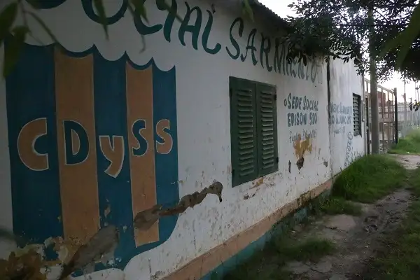 Robaron una cámara  y trataron de entrar a la utilería del club Sarmiento