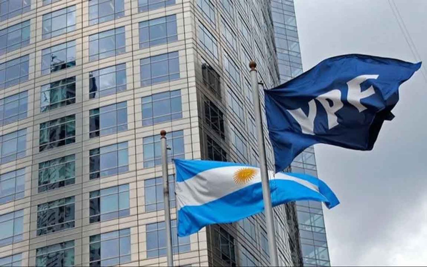 Estados Unidos solicitó a la jueza Preska que no avance en la entrega de acciones de YPF a beneficiarios del fallo