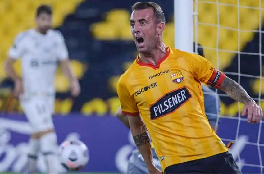 El golazo del rosarino Damián «Kitu» Díaz en la Copa Sudamericana