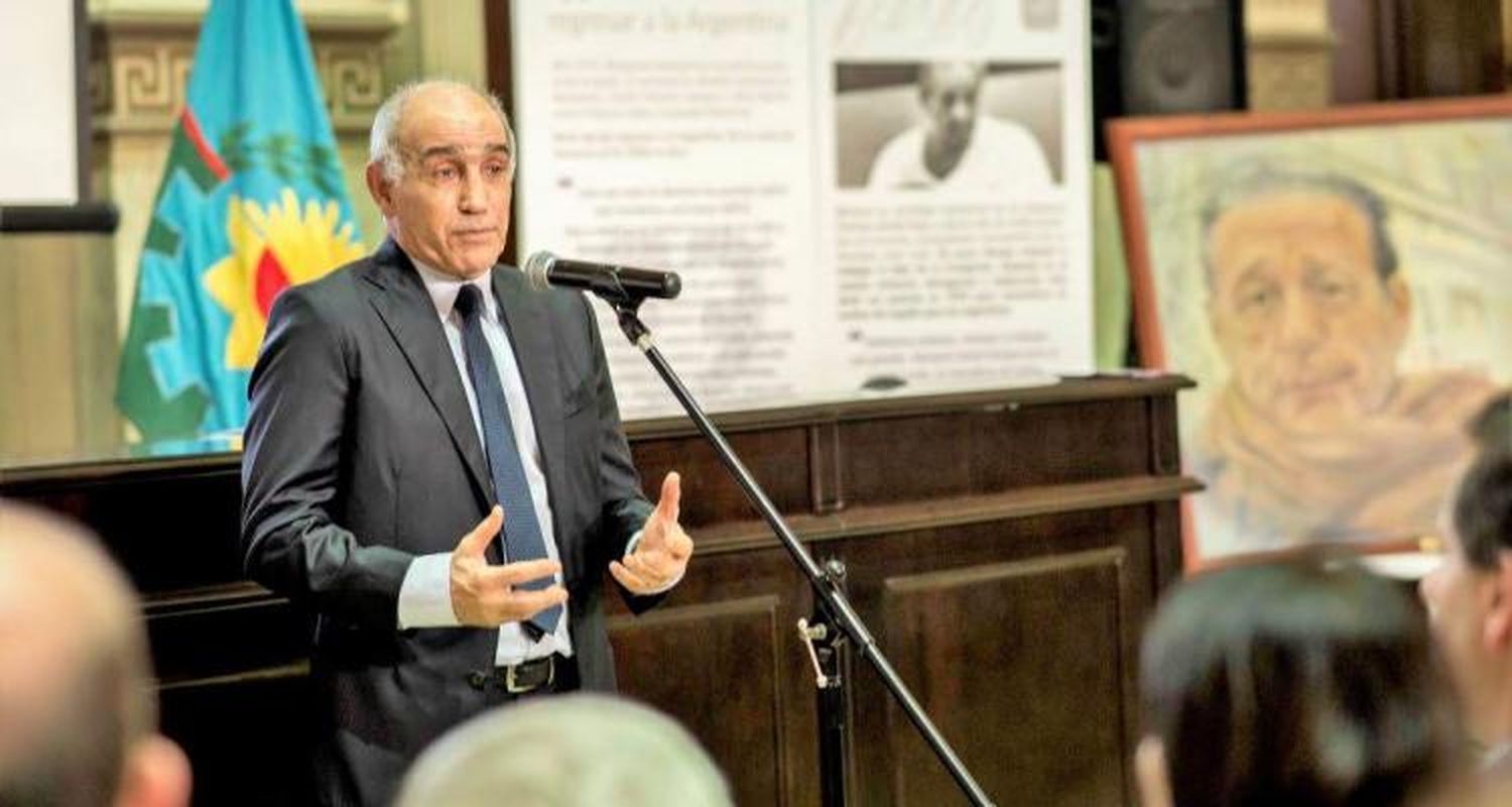 Una muestra recorre vida y obra de René Favaloro