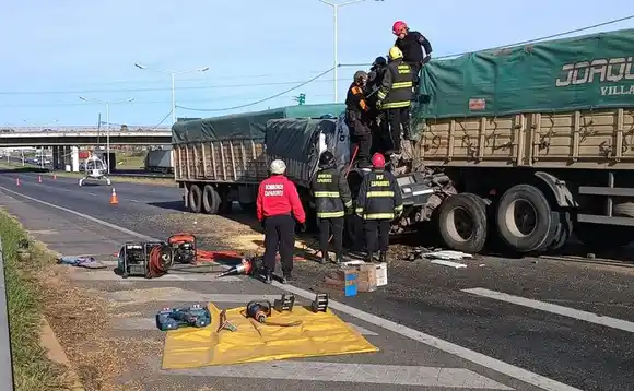 Choque múltiple en Circunvalación: falleció el hombre que había quedado atrapado en la cabina de su camión