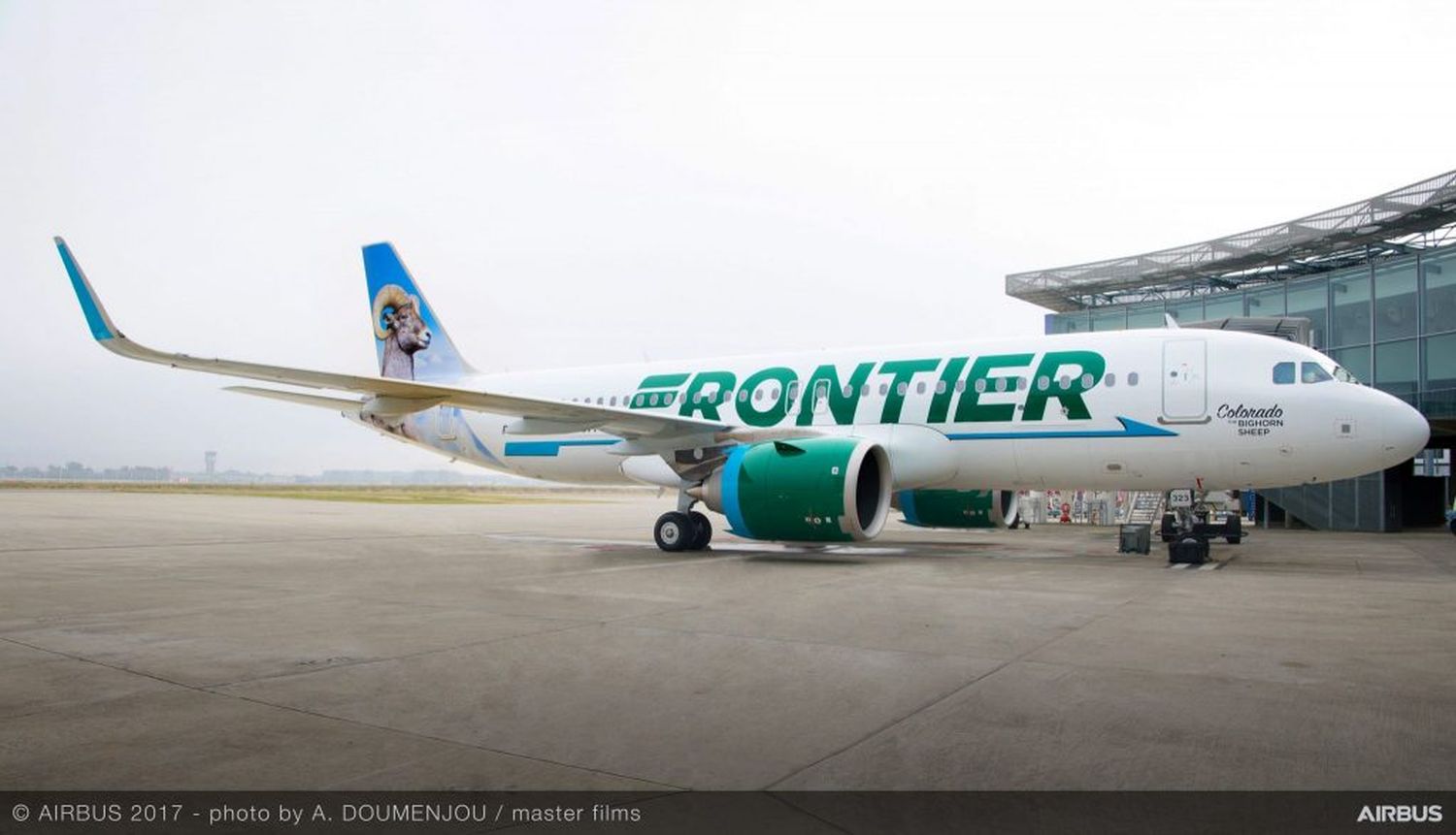 Frontier Airlines premiada con cuatro estrellas por APEX