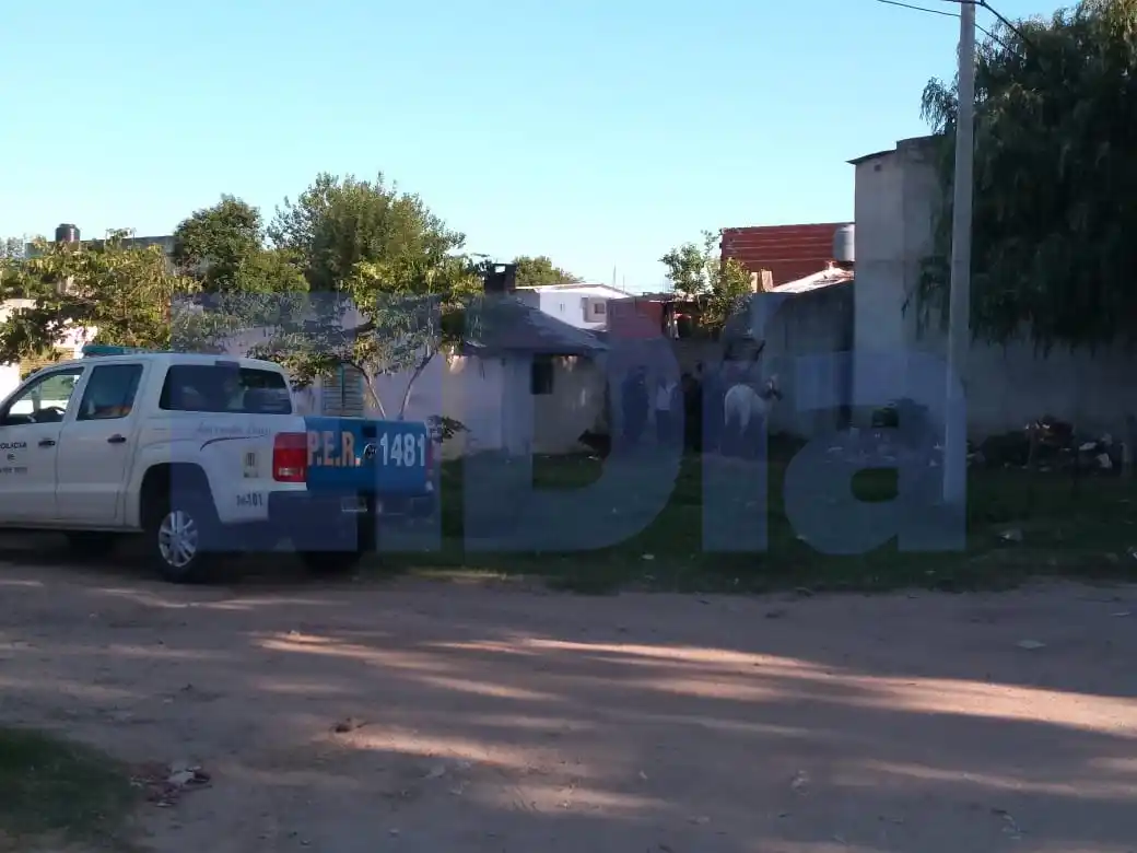 Le pidió "algo para comer" y a la hora regresó para robarle a mano armada