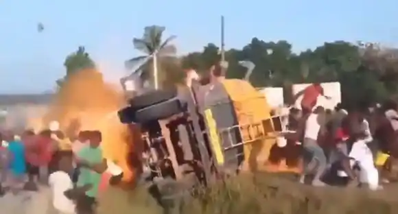 EXPLOSIÓN de camión cargado de gasolina deja 40 muertos en Liberia (+VIDEO)