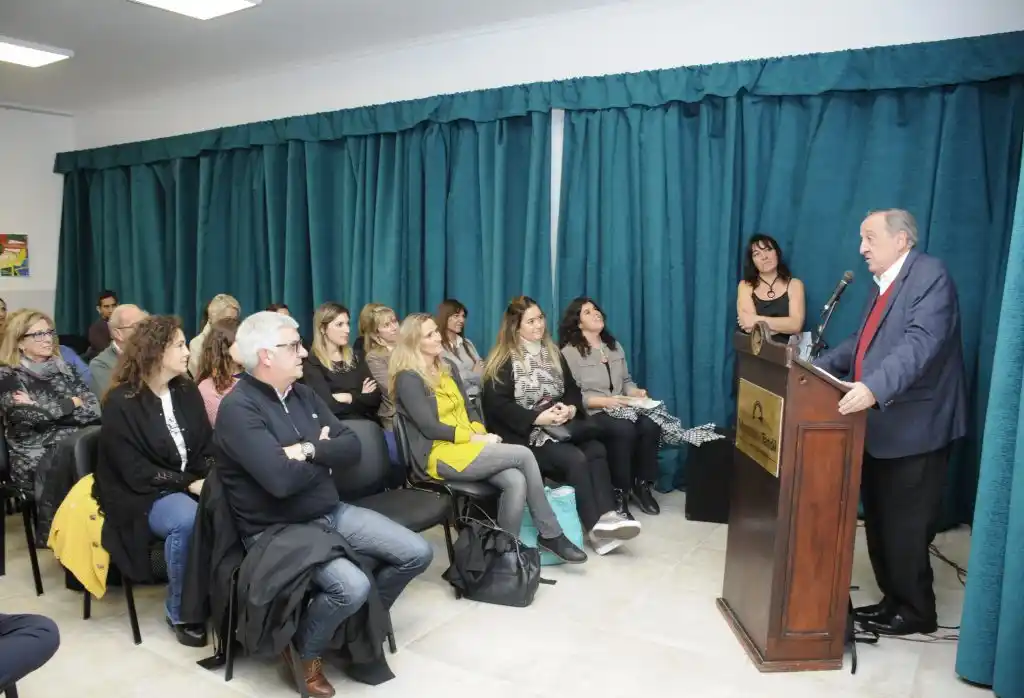 Lunghi participó del  acto de inauguración del SUM  de la Sala Abierta de Lectura