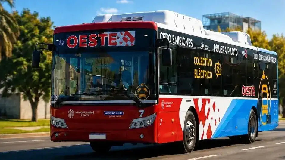 La Plata: comenzó a circular el primer colectivo urbano 100% eléctrico de la provincia