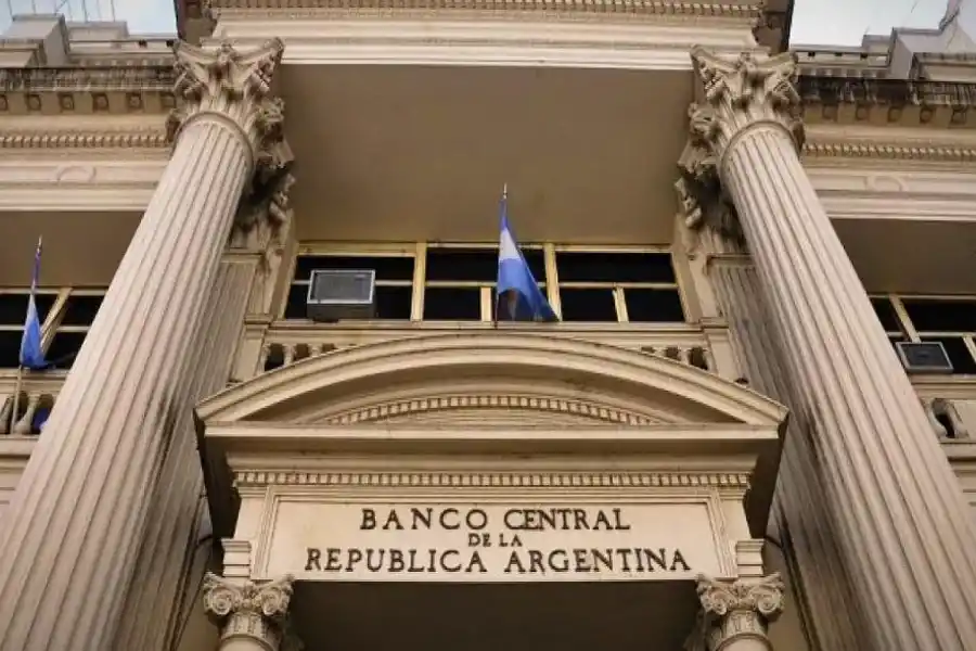 El Banco Central bajó la tasa de interés de los plazos fijos: de 133% a 110%