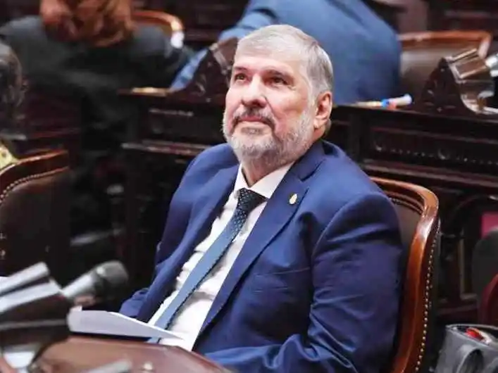 Mayans: “Es inconstitucional
nombrar por decreto a los jueces”