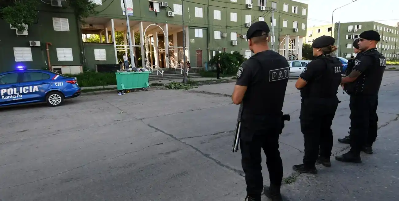 Un nuevo estruendo se escuchó en la Manzana 11 y un joven fue alcanzado por un escopetazo en sus piernas.