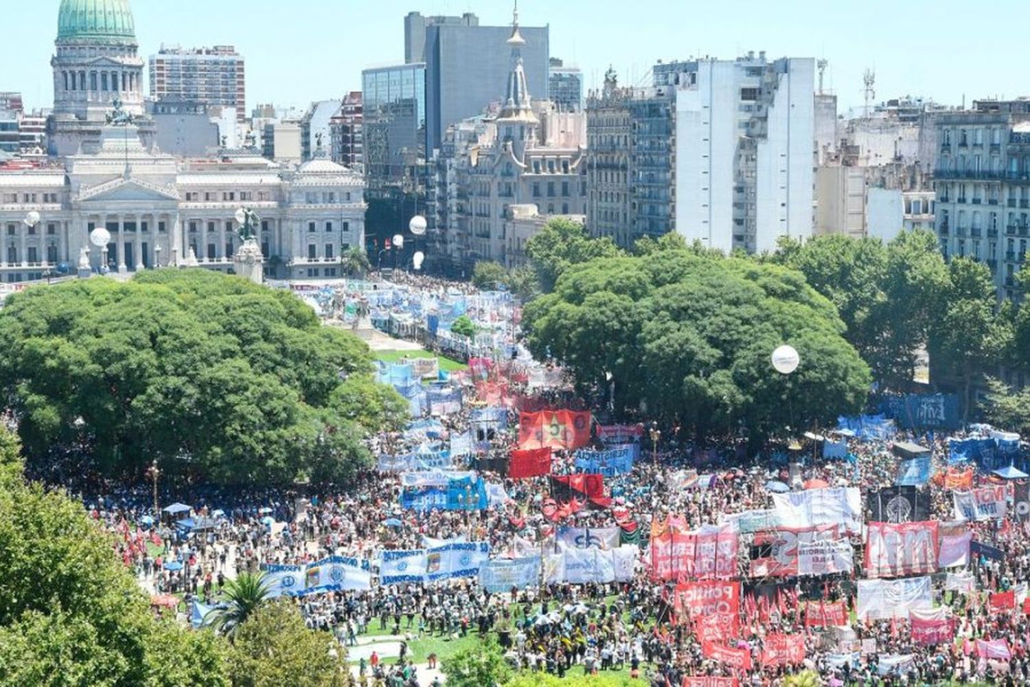 Con marchas y protestas, se cumple el paro en rechazo a las políticas del Gobierno