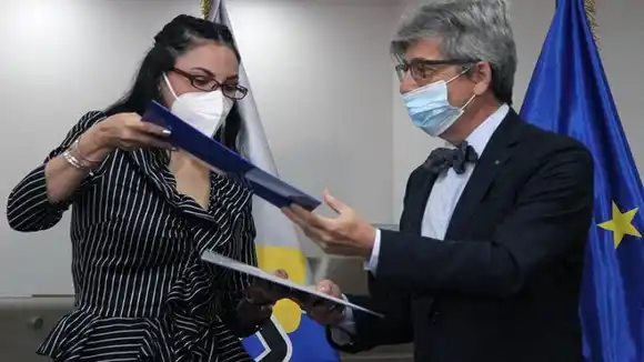 LOS OBSERVADORES SON LIBRES de  hacer lo que quieran el 21N: pero sus opiniones no cuentan ¿Por qué?