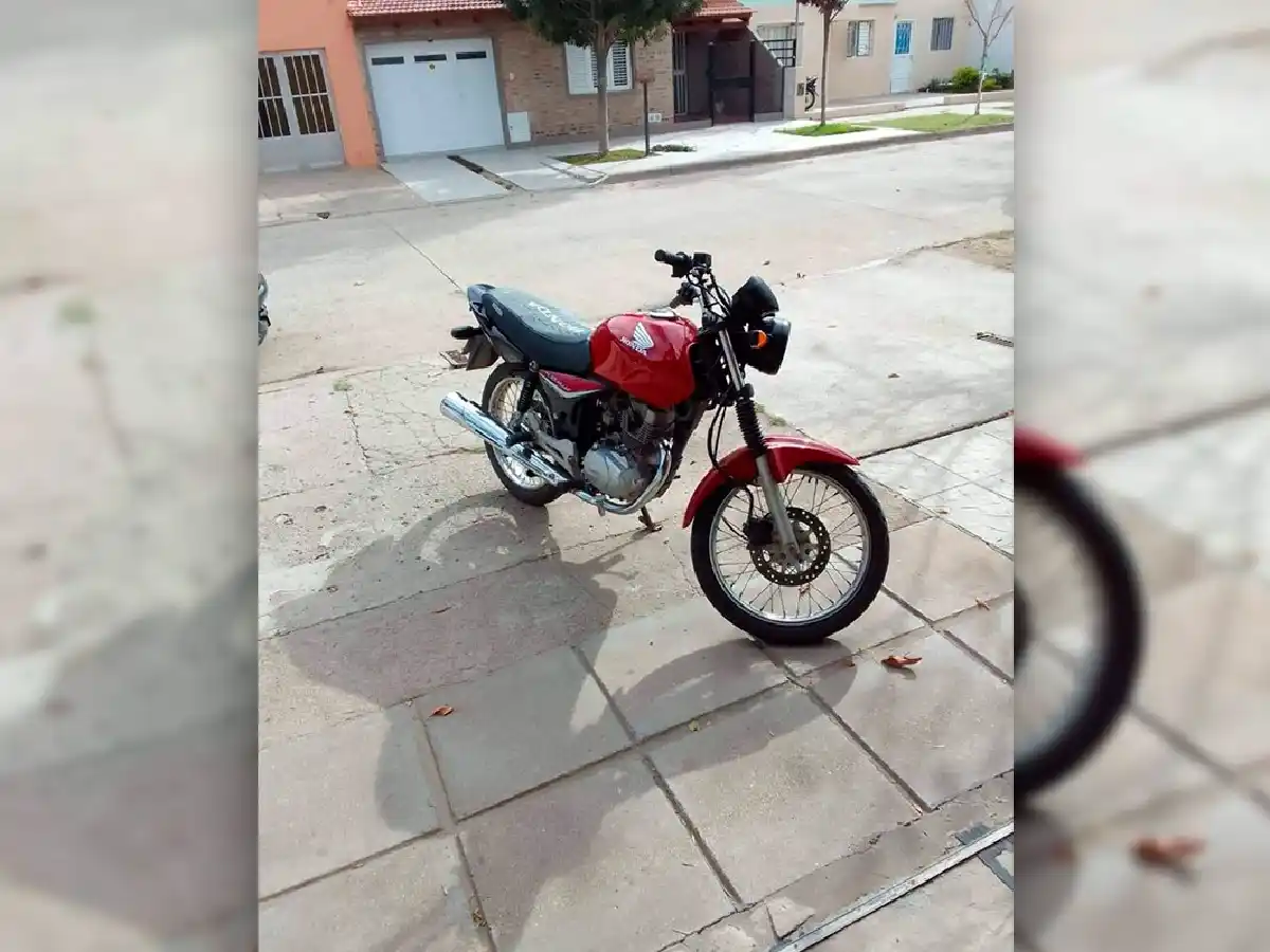 Le robaron su moto y pide ayuda para recuperarla 