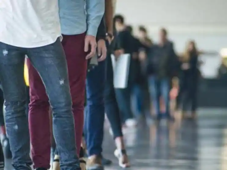 La desocupación cayó al 6,6 % en el tercer trimestre, pero aún hay más de 1,4 millones de personas buscando trabajo