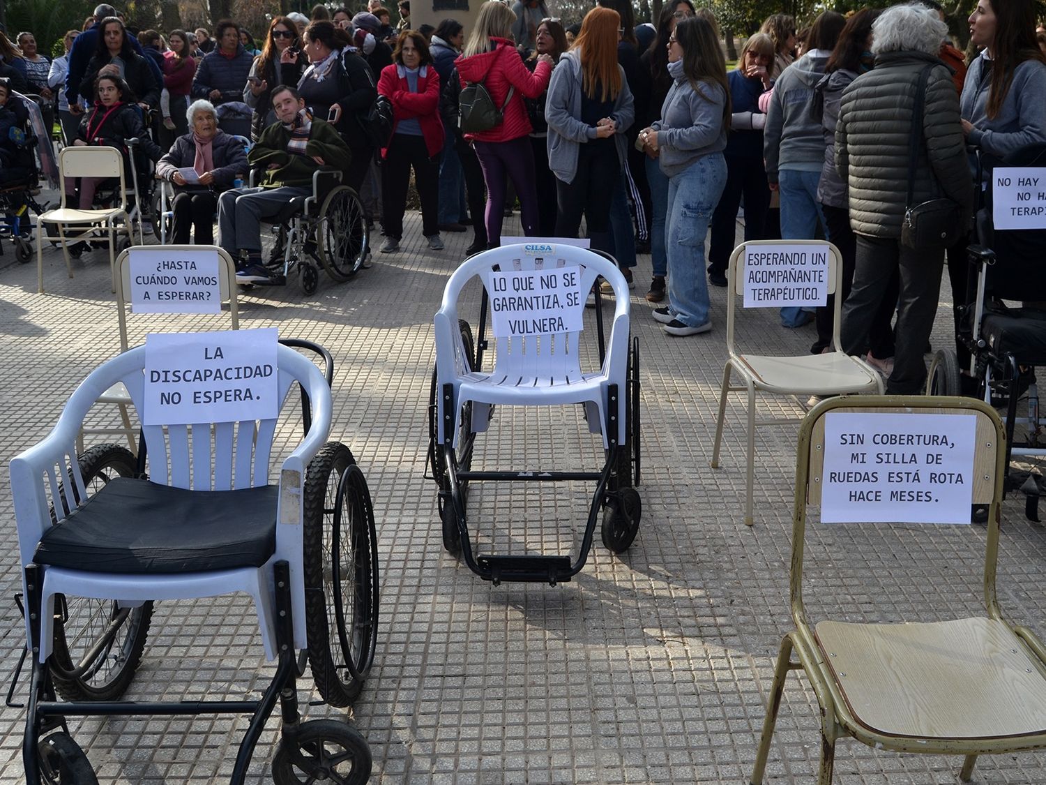 Lucecitas se manifestó ante una crisis que pide soluciones urgentes