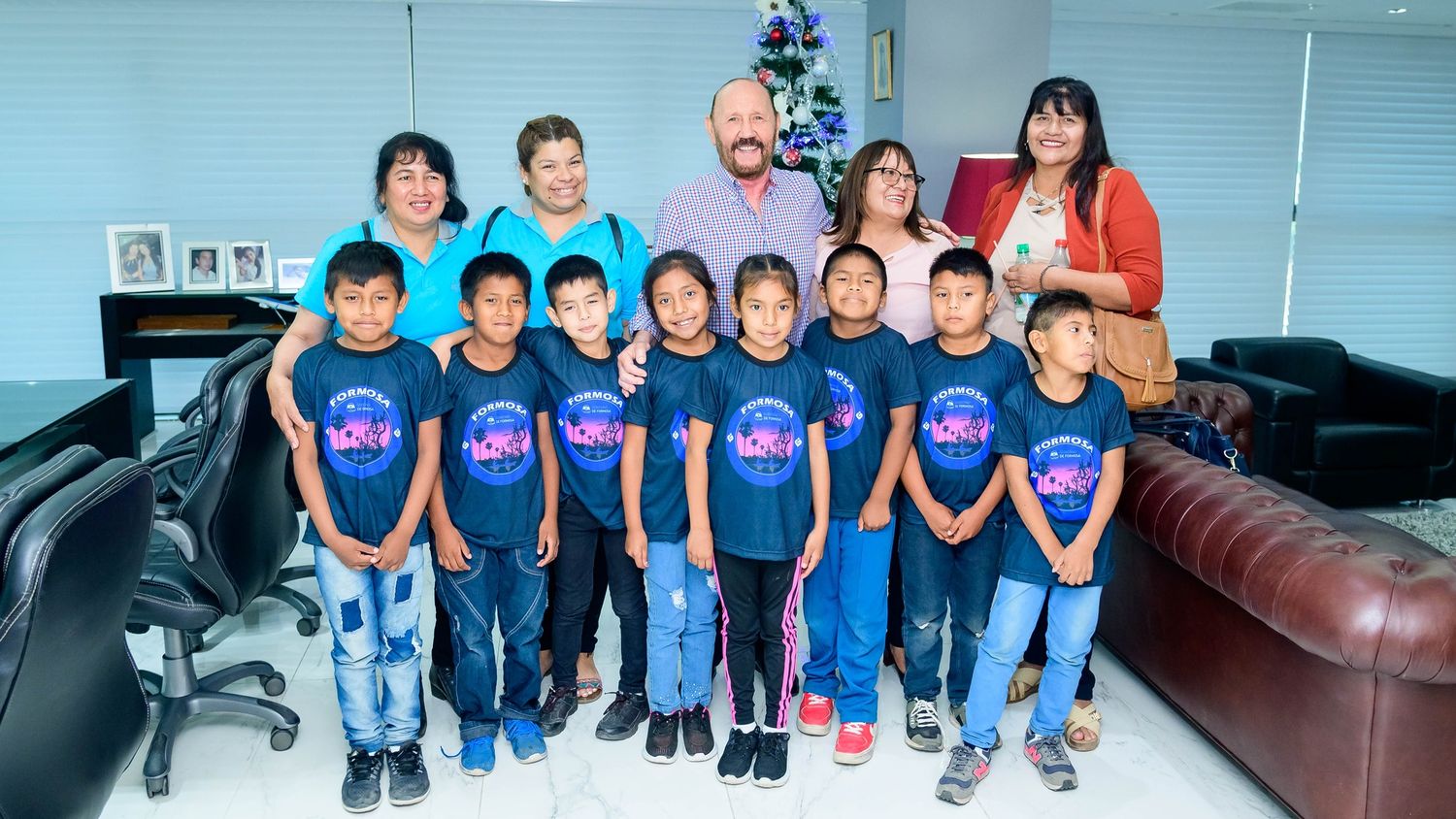 El gobernador Insfrán recibió a niños y niñas de Pozo del Tigre