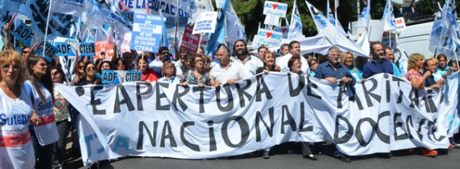 Paro docente en todo el país en repudio a la represión en Plaza Congreso