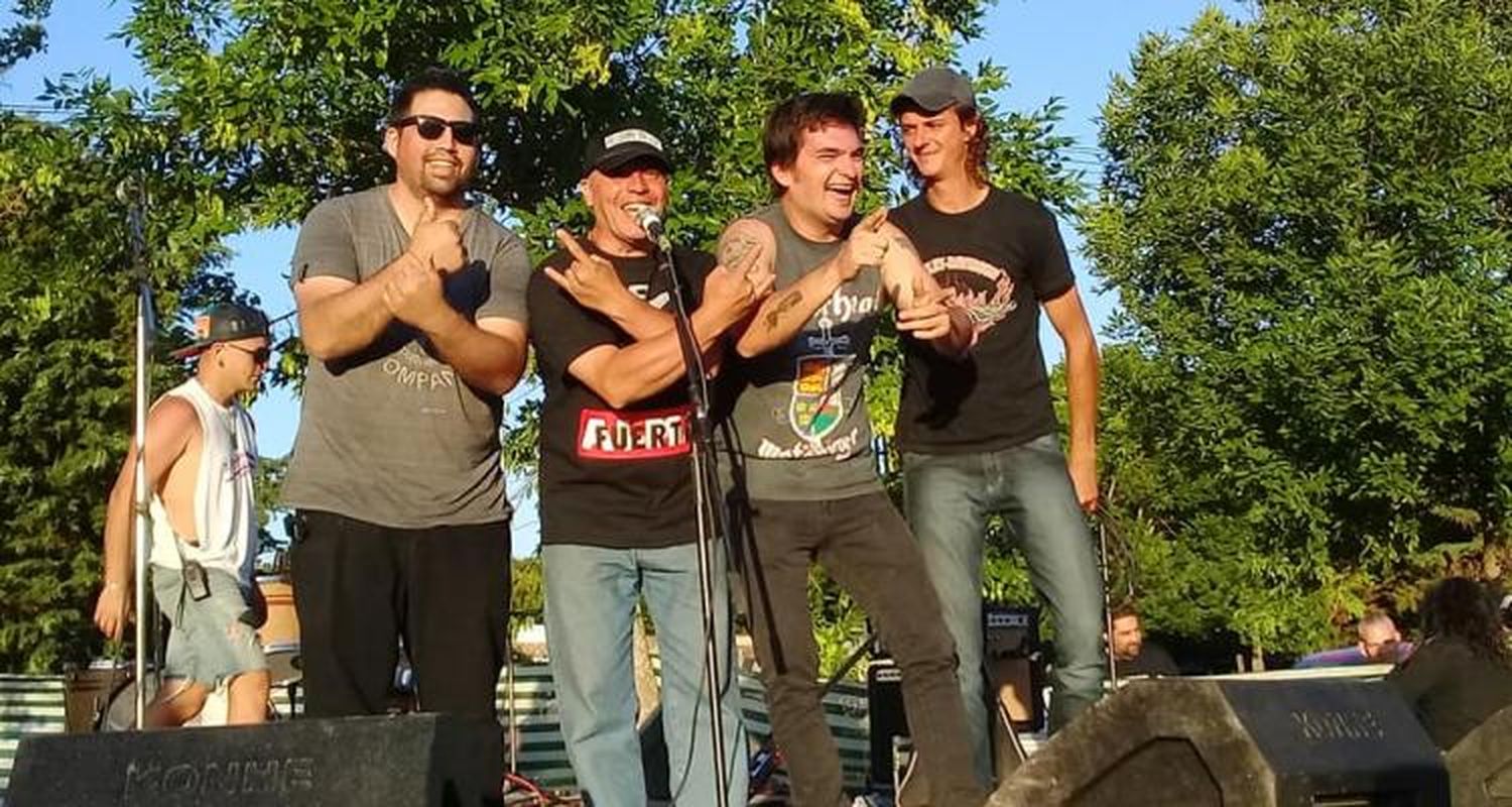 El bajista y el baterista de Viejas Locas cierran el Obligado Rock
