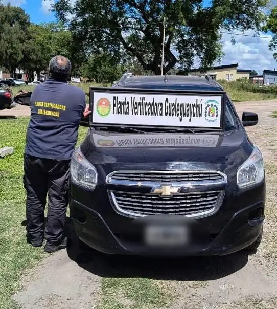 Un hombre fue a verificar su auto y descubrió que tenía pedido de secuestro