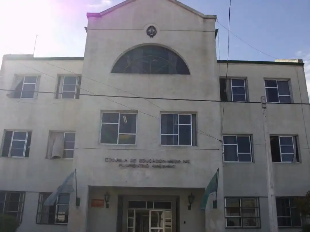 La Secundaria 2 no tiene calefacción y una alumna se descompensó por el frío.