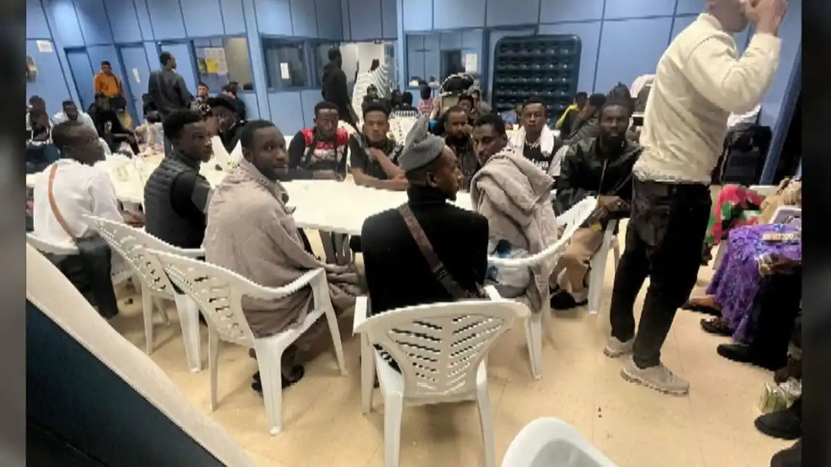 CAOS MIGRATORIO en Barajas: extranjeros solicitantes de asilo se declaran en huelga de hambre