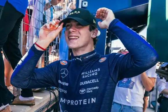 Franco Colapinto reapareció en redes sociales en medio de los rumores de romance con la China Suárez