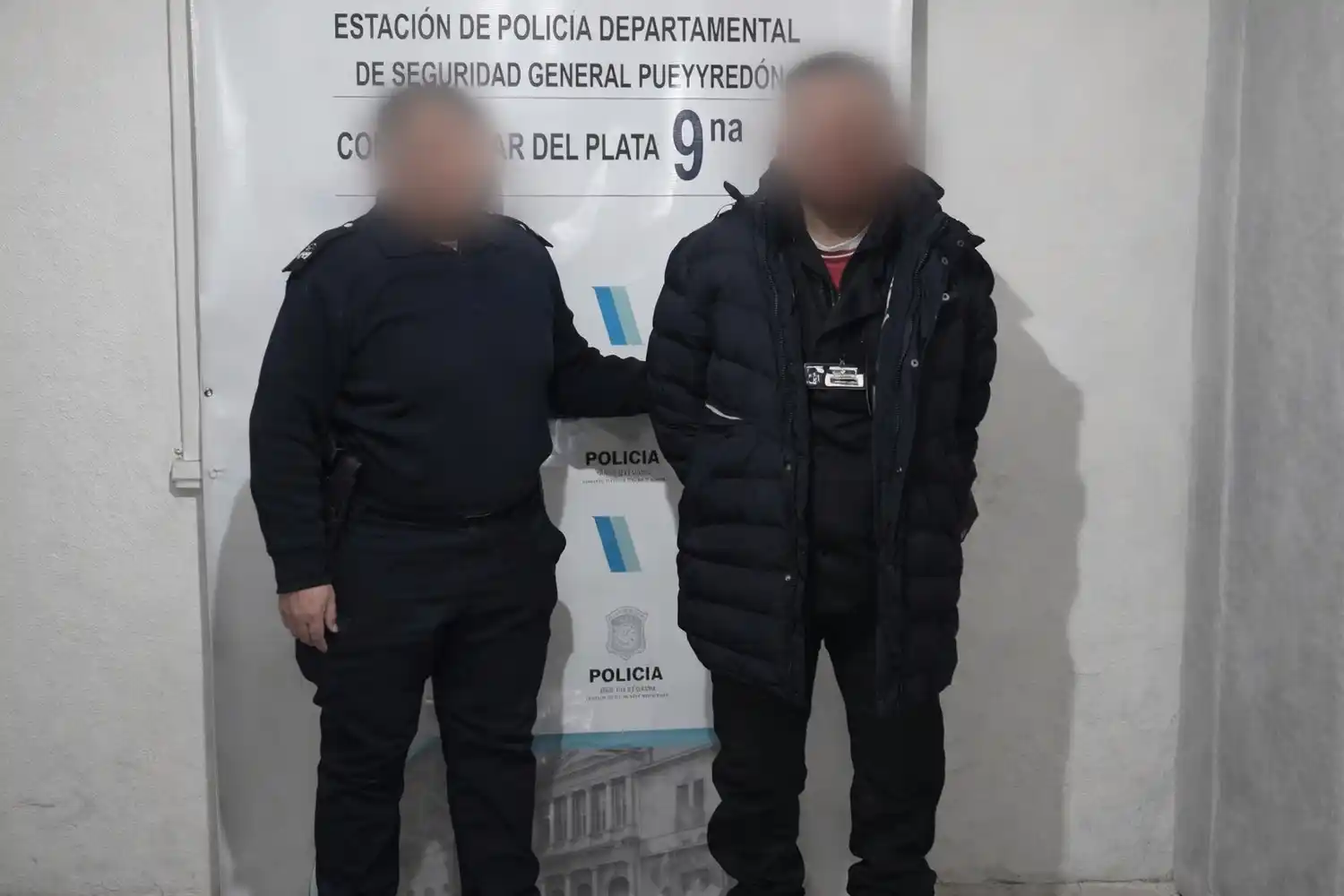 El intruso sorprendió al propietario, un hombre de 60 años, mientras descansaba junto a su esposa.