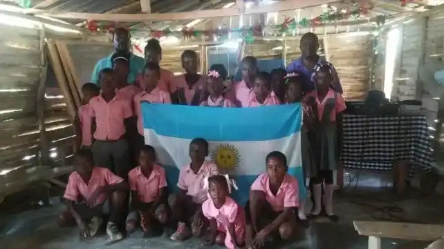 Un entrerriano fundó una escuela primaria en Haití