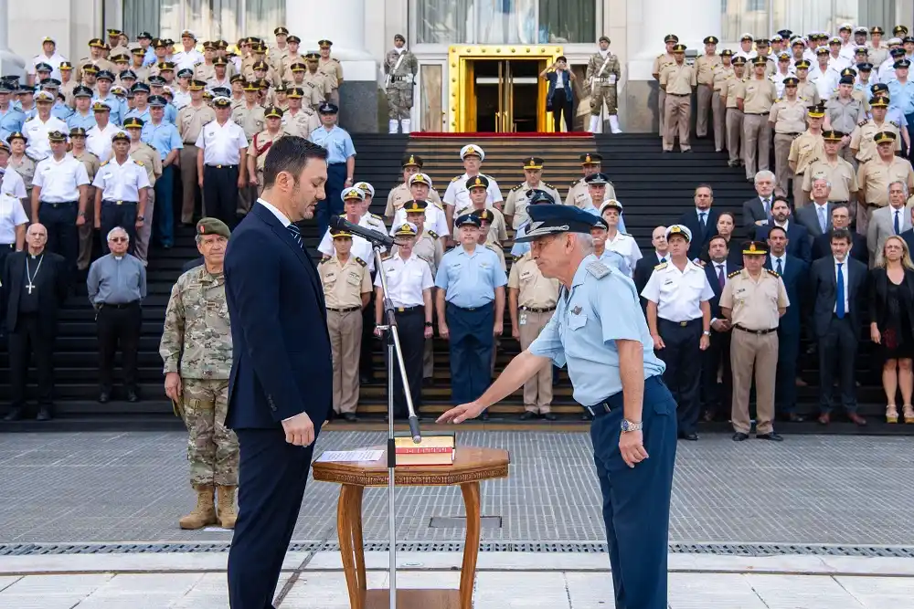 Luis Petri puso en funciones al nuevo jefe de Estado Mayor Conjunto.