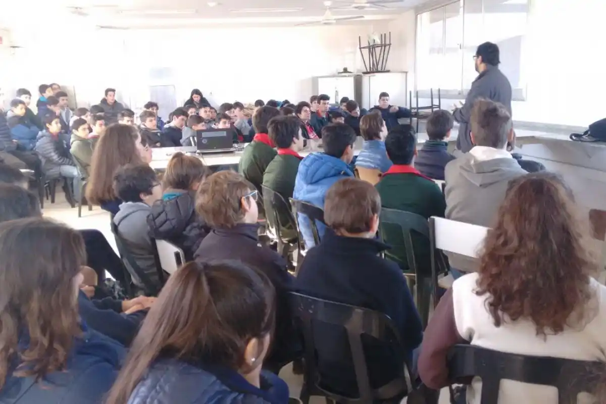 Capacitan a estudiantes de la secundaria en Técnicas Legislativas