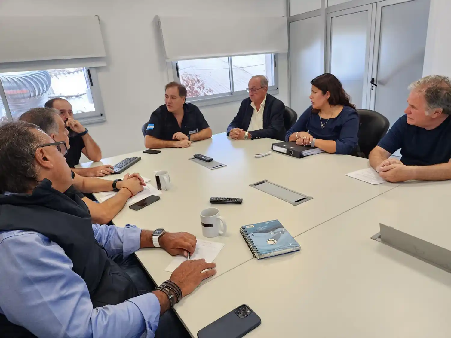 El Intendente junto a sus colaboradores en una audiencia en el Ministerio de Seguridad bonaerense.