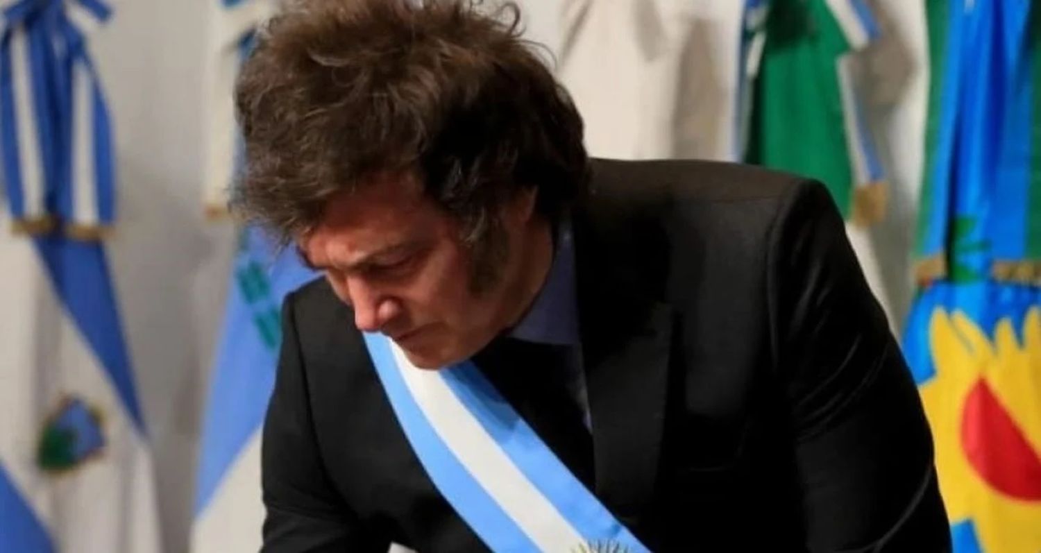 En San Miguel de Tucumán, Javier Milei logró convocar a dieciocho gobernadores y a dos ex presidentes, más diputados, senadores y curiosos de todo pelaje. Un presidente débil no se da ese lujo. No hay que subestimarlo.