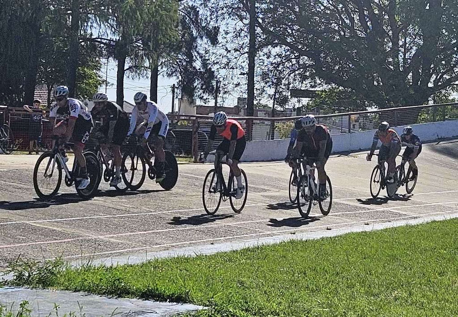 Cristian Sotelo se quedó con la victoria en el entrenamiento controlado de ciclismo