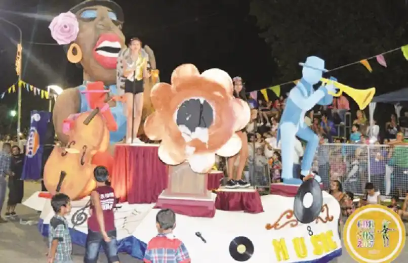 Comienzan los corsos oficiales y Nogoyá se viste con sus galas