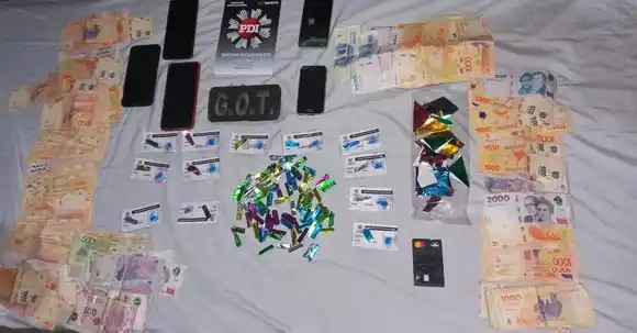 Múltiple operativo por microtráfico en Santa Fe y Santo Tomé: secuestraron drogas, dinero, 20 celulares y municiones