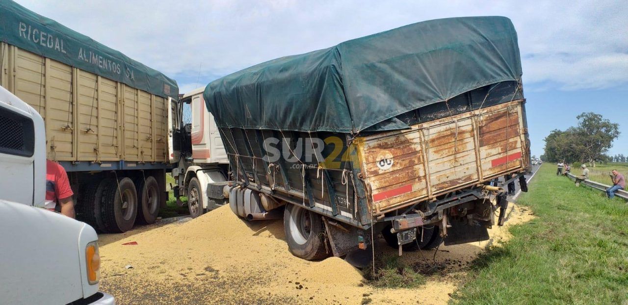 Ruta 33: múltiple colisión entre tres camiones y dos autos