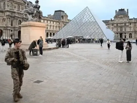 Robo millonario en el Louvre: investigan un golpe interno por las joyas valuadas en casi 100 millones de euros