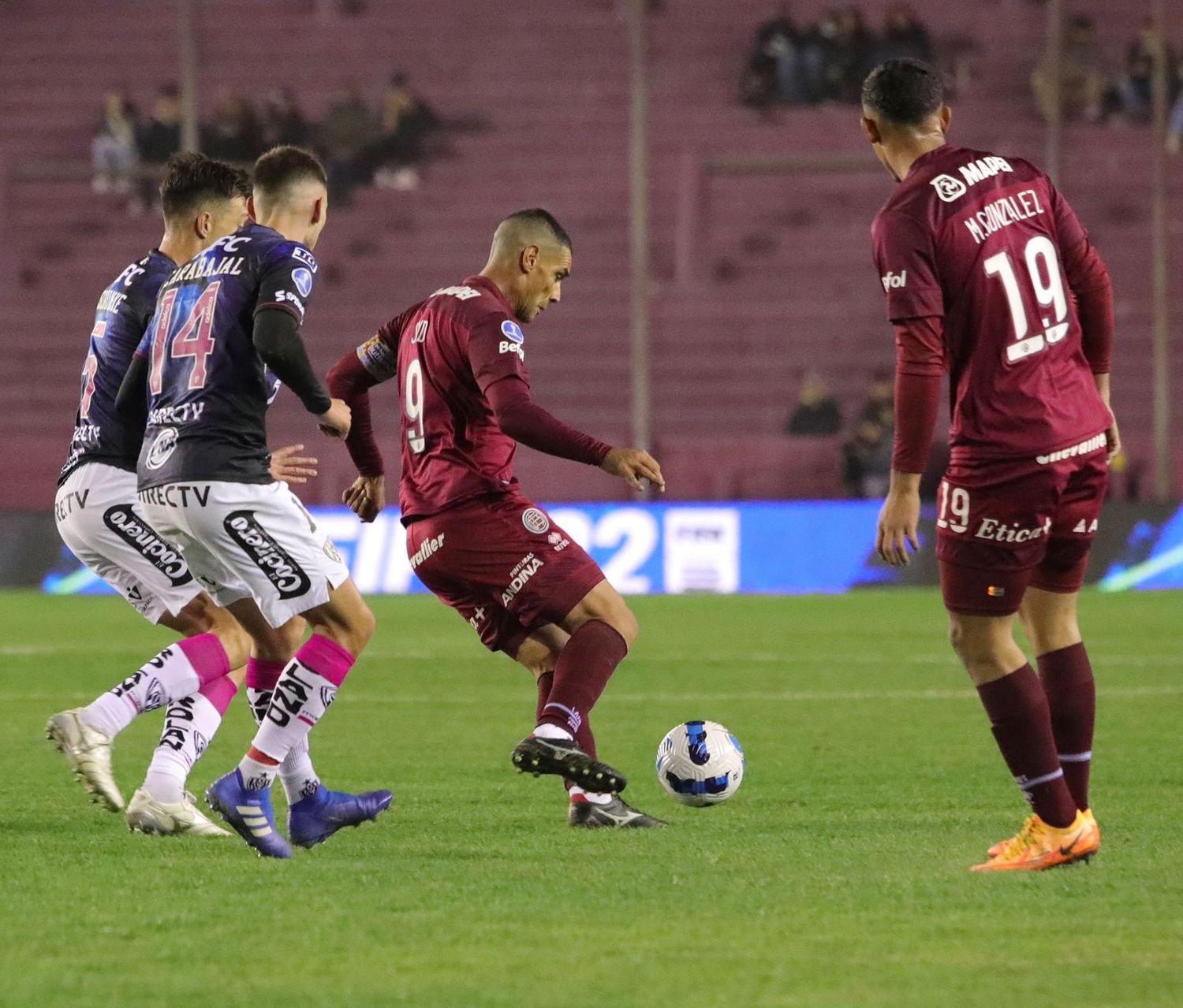 Lanús no pasó del empate y se despidió en octavos